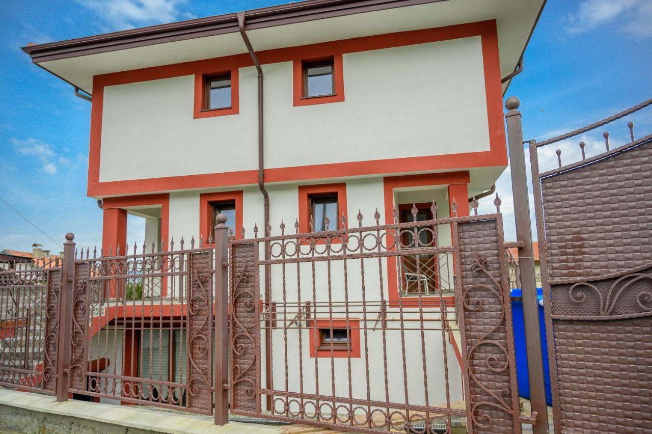 Къща За Гости „Жоро И Дани “ Villa Szapareva Banja Kültér fotó