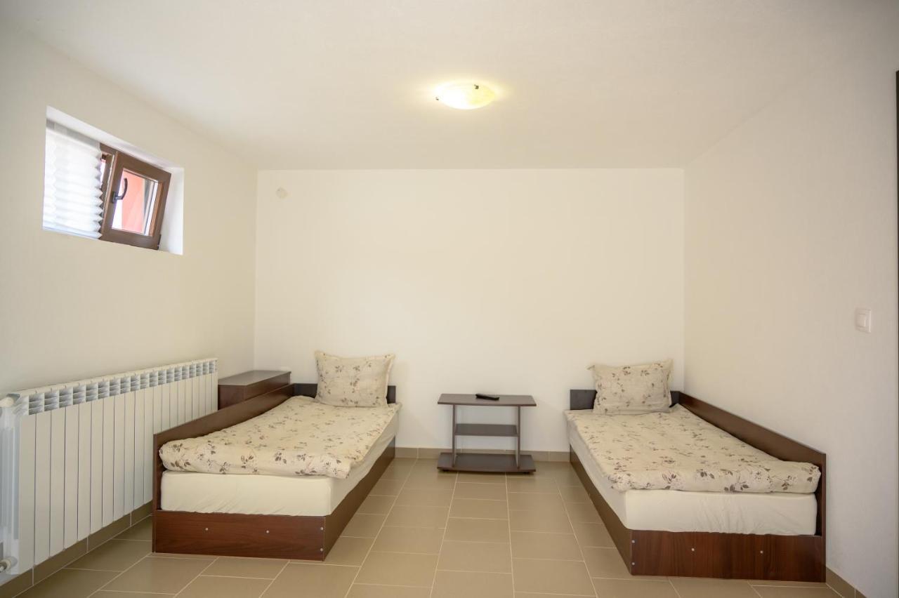Къща За Гости „Жоро И Дани “ Villa Szapareva Banja Kültér fotó